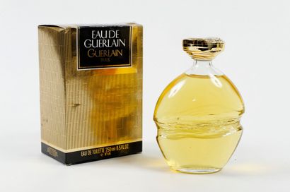 Guerlain «Eau de Guerlain»
Flacon en verre titré, bouchon doré.
Parfum d’Origine....