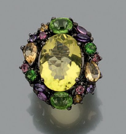 null Importante BAGUE en argent noirci (925 millièmes) serti d'une importante citrine...