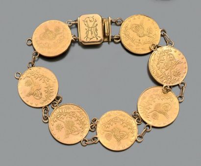 null BRACELET en or jaune (750 millièmes) composé de sept pièces ottomanes.
Fermoir...