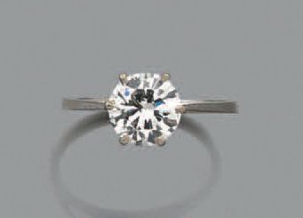 null BAGUE solitaire en or gris (750 millièmes) serti d'un diamant taille brillant...