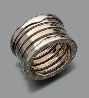 BULGARI 
BAGUE «BZéro1», grand modèle, en or gris (750 millièmes) à godrons plats...