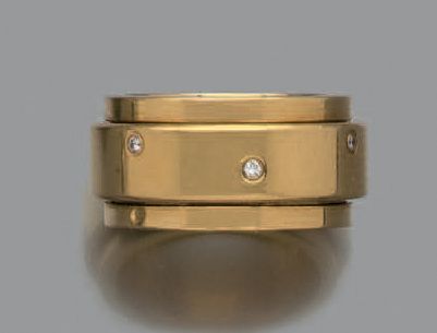 PIAGET 
Large BAGUE «Possession» en or jaune (750 millièmes) composé d'un anneau...