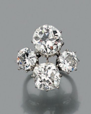 null DIAMANT taille ancienne de forme ronde pesant 1,63 carat.
Le diamant est accompagné...