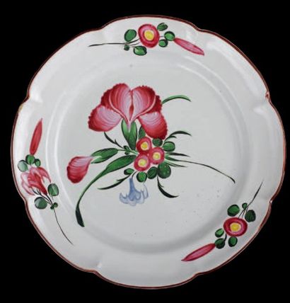 Les Islettes et Est 
Deux assiettes à décor polychrome floral début 19ème siècle