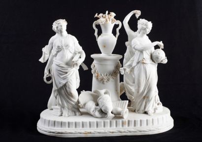 PARIS 
Groupe en biscuit de porcelaine représentant trois nymphes symbolisant la...