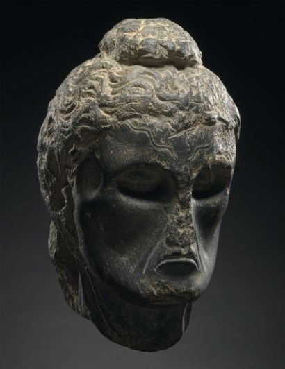null TÊTE DE SIDDHARTA EN ASCÈTE Gandhara, IIe-IIIe siècle schiste gris sombre, H...