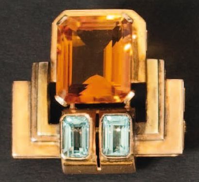 null BROCHE en or jaune et or rose de forme géométrique serti d'une importante citrine...