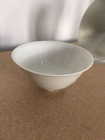 CHINE Petite coupe en porcelaine blanche H6 cm