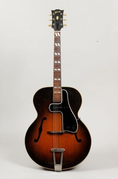 null Guitare Jazz de marque Gibson modèle L7/Regular non cutaway de 1951, n° A7627
Finition...