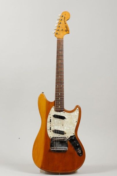 null Guitare électrique Solidbody de marque Fender modèle Mustang n° 397107, 1972
Dévernie,...