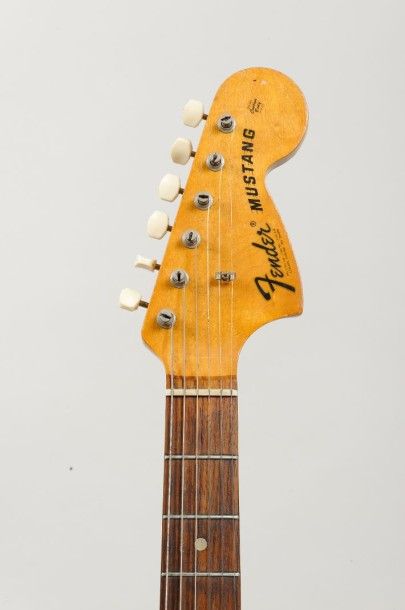 null Guitare électrique Solidbody de marque Fender modèle Mustang n° 397107, 1972
Dévernie,...