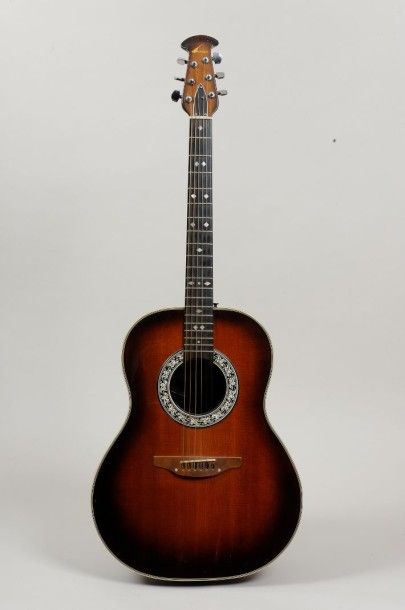null Guitare Folk acoustique de marque Ovation modèle1112.1 made in USA c.1976
Finition...