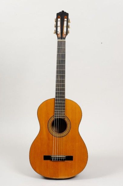 null Guitare classique ¾ modèle d'étude de Jacques Castelluccia n° 18, c. 1960
En...