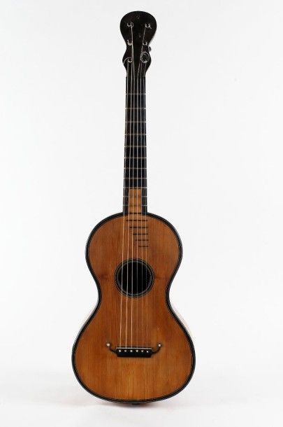 null Guitare romantique anonyme de Mirecourt, c. 1825
Diapason 630 mm, espacement...