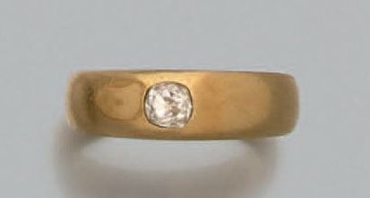 null BAGUE jonc en or jaune (750 millièmes) serti d'un diamant taille ancienne de...