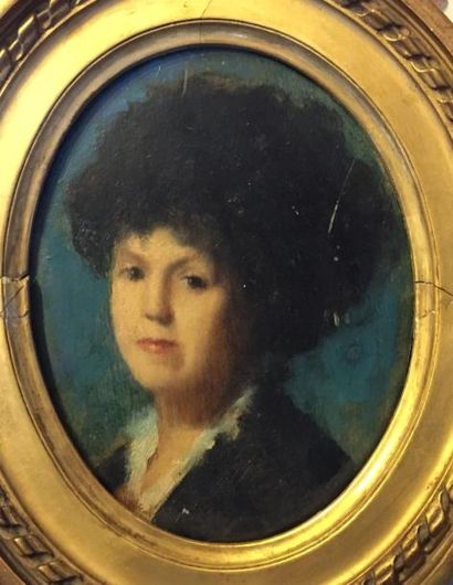 ECOLE FRANCAISE DU XIXème siècle Portrait de femme en buste huile sur panneau de...