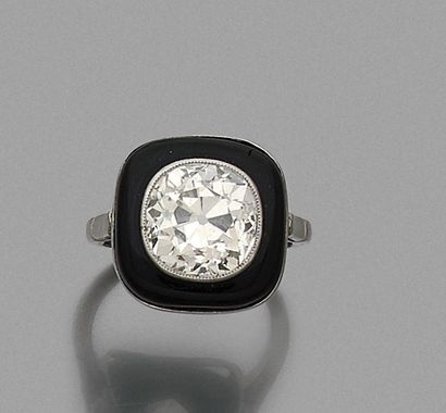 null BAGUE en or gris (750 millièmes) serti d'un diamant taille ancienne pesant 4,5...
