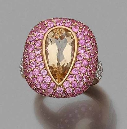 null Importante BAGUE «coussin» en or rose et or gris (750 millièmes) serti d'une...