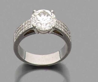 null BAGUE en or gris (750 millièmes) serti d'un diamant taille brillant pesant 3,02...