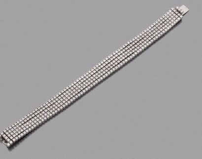 null Large BRACELET souple en or gris (750 millièmes) composé de cinq lignes de diamants...