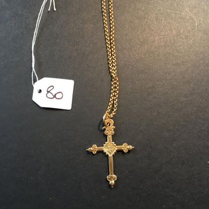 null PENDENTIF «croix», et sa chaînette en or jaune (750 millièmes).
Long.: 3,8 cm....
