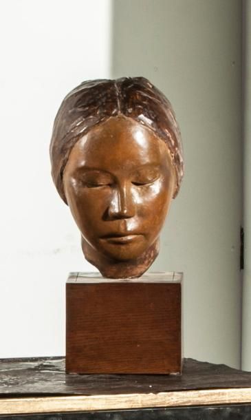 Travail étranger du XXème siècle 
Tête de femme
Sculpture, épreuve en terre cuite....