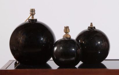 null Lot de 3 vases boules en opaline noire
H 28, 20 et 18cm