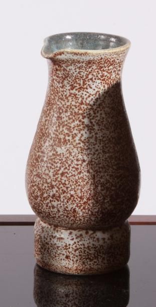 ACCOLAY Pichet en céramique à fond blanc et dripping orangé
H.22cm