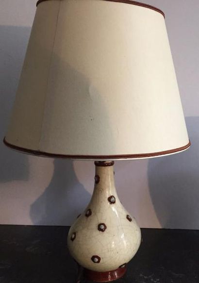 LACHENAL Raoul (1885/1956) 
Lampe de forme balustre sur talon en céramique à fond...
