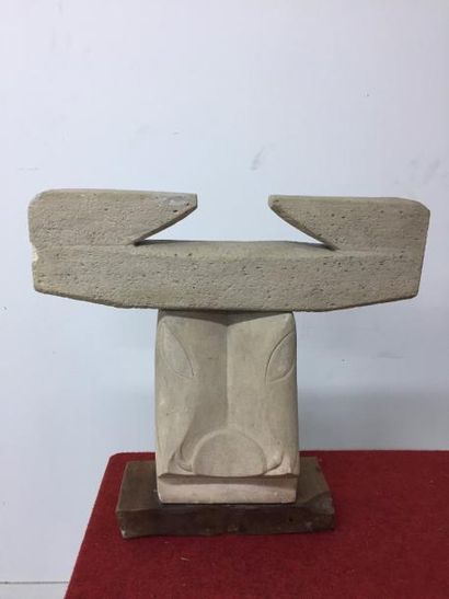 null Tête de taureau
Sculpture moderniste en pierre, socle en chêne
H45cm