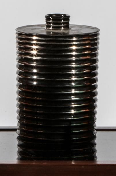 null Vase bouteille en céramique émaillée noir et argenté
H 20cm