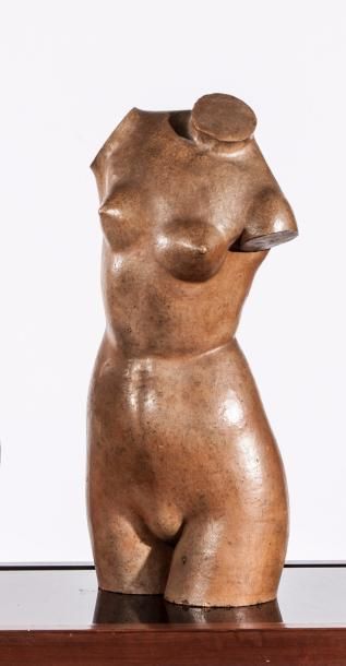 null Buste de femme
Sculpture, épreuve en terre cuite, signée «SERRANO»
H50cm