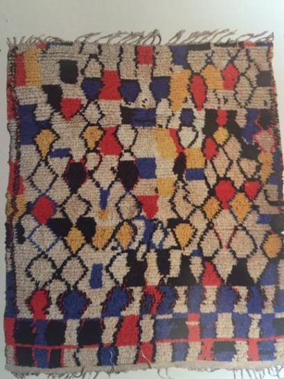 null Original  BENI OUARAIN (Moyen Atlas = Maroc)
Tapis en laine à décor géométrique...
