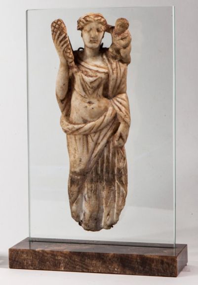 null Statuette représentant très probablement une divinité du type Abundentia avec...