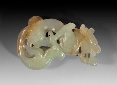 null Jade sculpté en forme de dragon.
Chine.
L: 9.2 cm