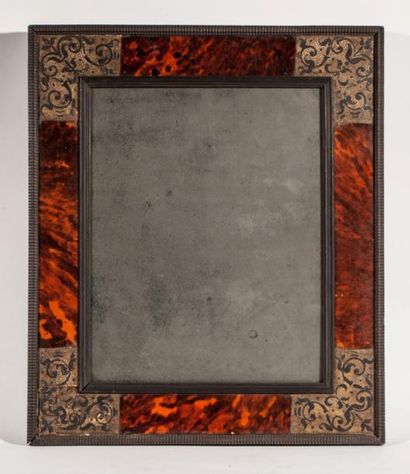 XVIIe siècle 
MIROIR au mercure dans son cadre en bois teinté de noir façon ébène...