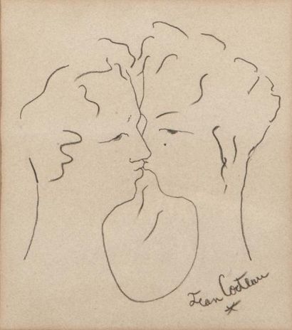 Jean COCTEAU (1889 - 1963) 
LE BAISER Dessin au fusain signé.
36 x 32cm