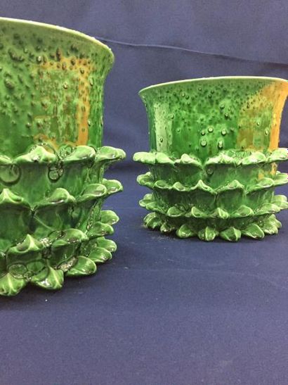 null Paire de cache-pots en céramique émaillée vert à décor de feuilles H23cm