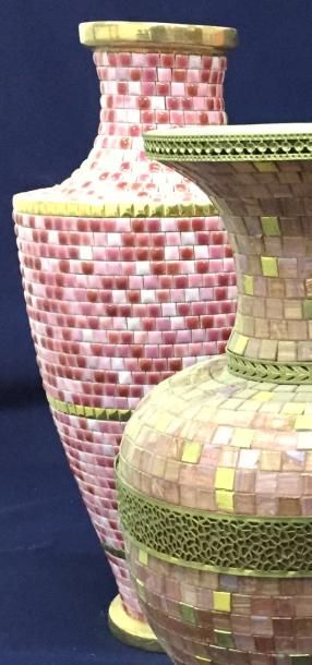 null Pied de lampe de forme balustre en mosaïque de céramique rose et doré et frise...