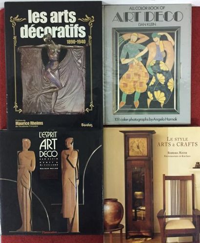 null Lot de 4 ouvrages
Les arts décoratifs 1890-1940 // All color book of Art deco...