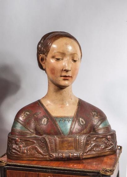 Travail français vers 1880-1900 Buste de femme en terre cuite polychrome, Socle en...