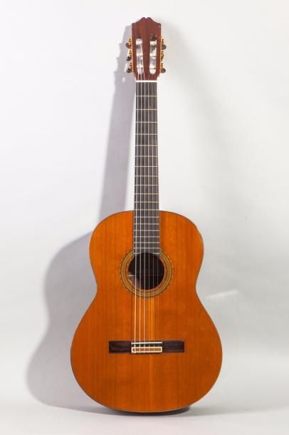 null Guitare classique espagnole de marque Cuenca, modèle Mod 90
Fond et éclisses...