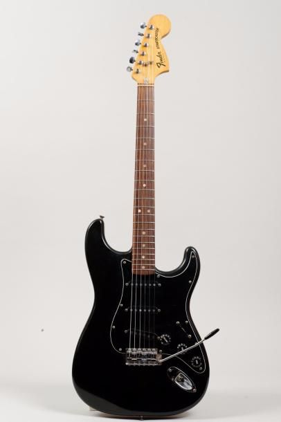 null Guitare électrique Solidbody de marque Fender modèle Stratocaster tilt neck...