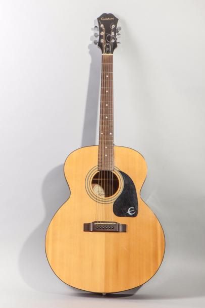 null Guitare folk de marque Epiphone, modèle Jumbo, EJ 100 NA, n# 04030928
Finition...