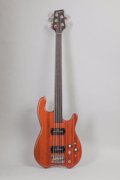 null Guitare basse électrique 5 cordes fretless de marque Jacobacci modèle JB280,...
