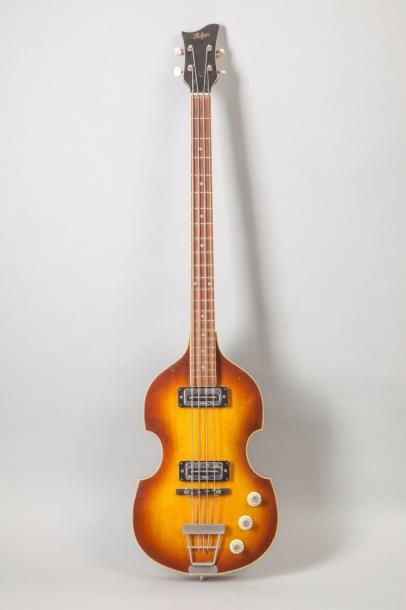 null Hofner Beatles violin bass, c.1970
Finition sunburst, belle patine au vernis...