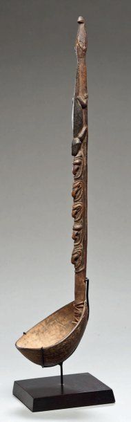 null CUILLÈRE CÉRÉMONIELLE - CEREMONIAL SPOON WITH FOUR ANTHROPOMORPHIC ANCESTRAL...