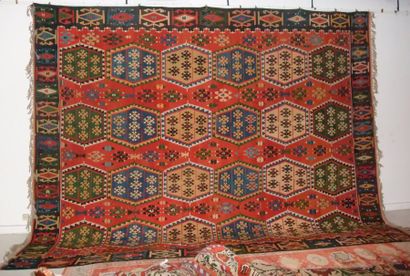 null Important KILIM KONYA (Turquie), vers 1980

Tissé à l'aiguille en laine à décor...