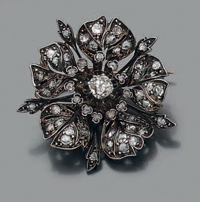 null BROCHE «églantine» en rose (750 millièmes) et argent (min.800 millièmes) ajouré,...