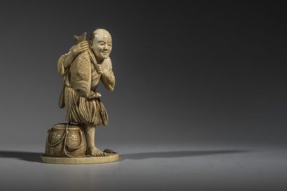 null Okimono en ivoire sculpté représentant un pêcheur tenant une carpe.
Japon, (epoque...